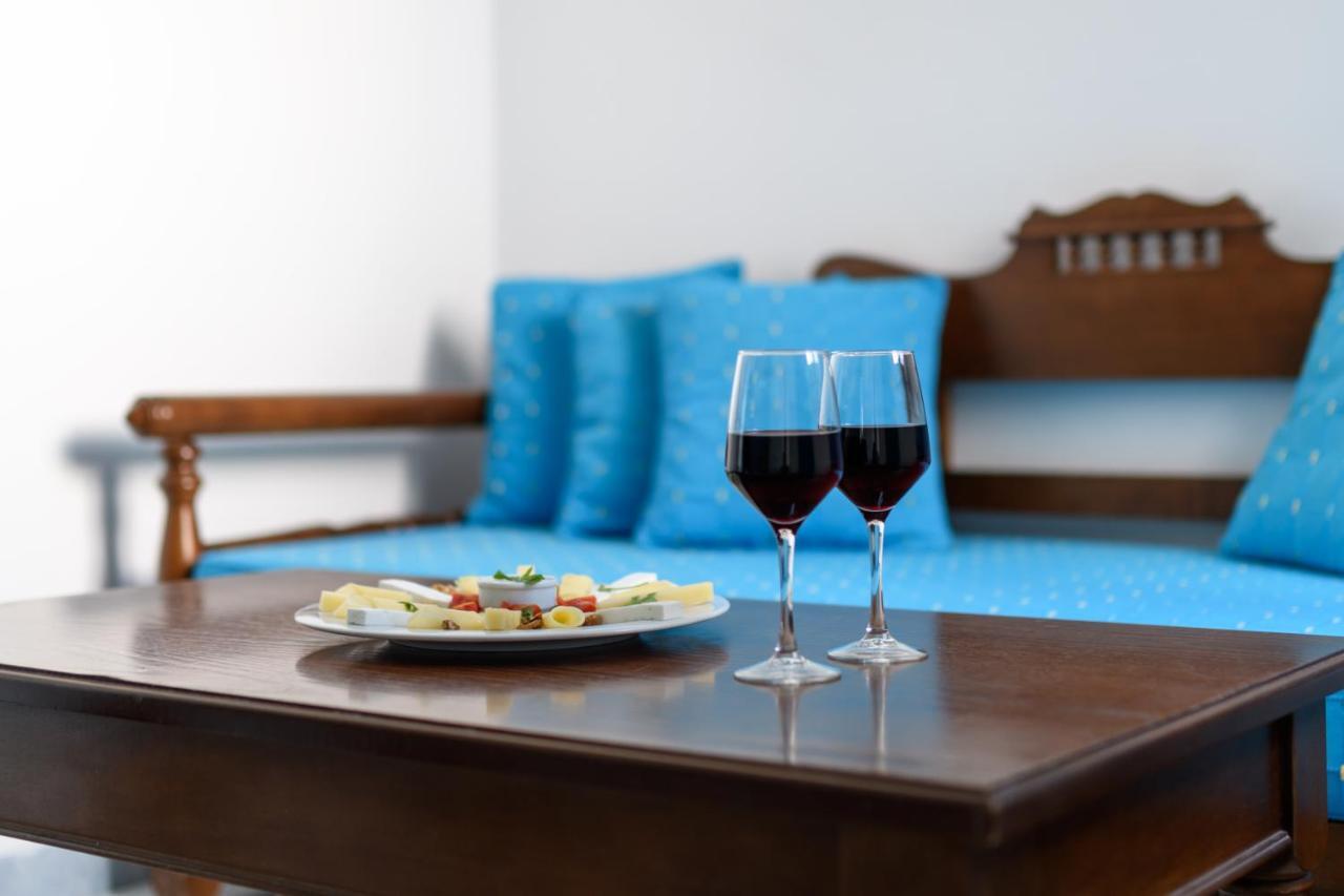 Alesahne Hotel Kamári